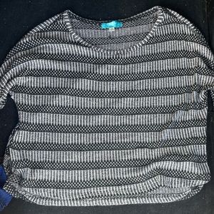 3/4 sleeve black and white striped shirt